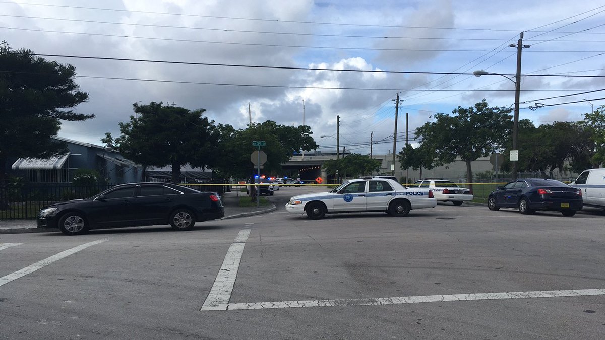 Woman in critical condition after Miami shooting bit.ly/2tte8s7 https://t.co/dIO3MXFrpu