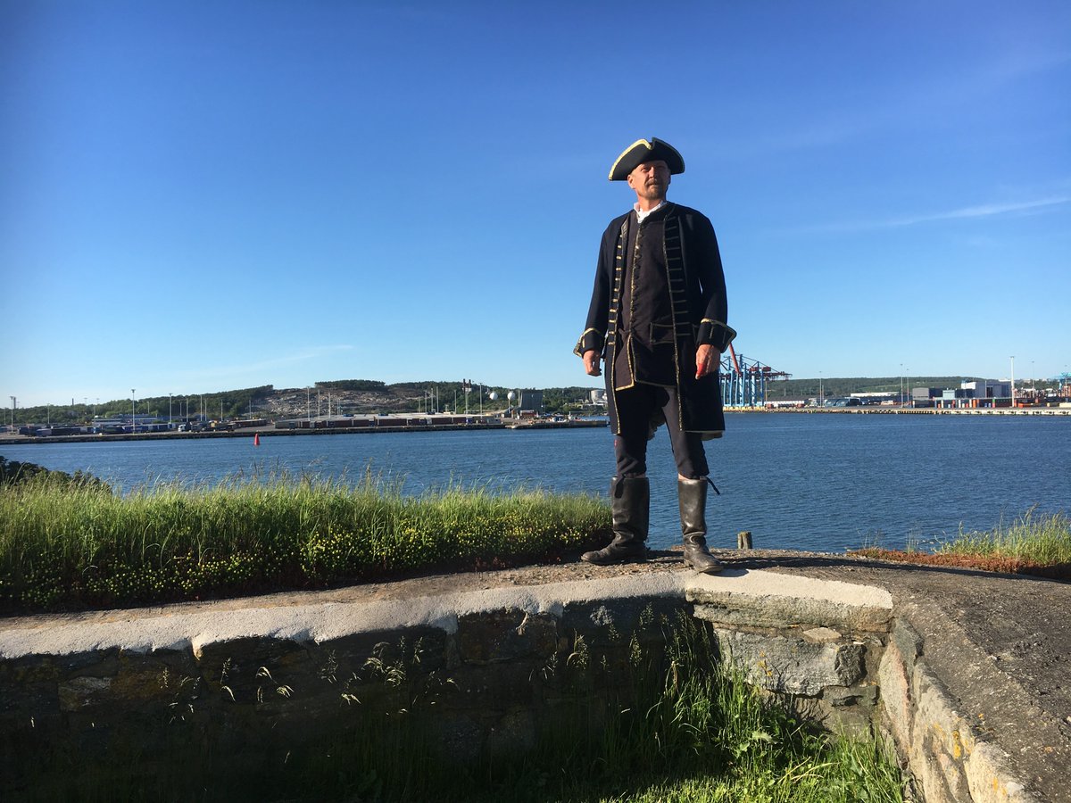 🇸🇪Karolinersoldat på Nya Älvsborgs fästning som gärna guidar gäster. 🇬🇧 A proud Carolean soldier at New Älvsborg Fortress. WELCOME!