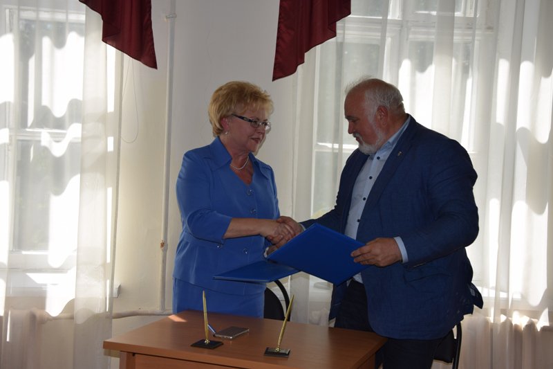 duma73's tweet image. Состоялось первое заседание обновленной Общественной палаты Ульяновска второго созыва. Общественников пришел поздравить Анатолий Васильев