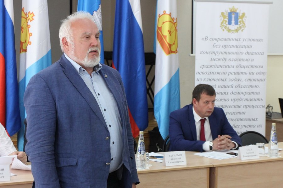 duma73's tweet image. Состоялось первое заседание обновленной Общественной палаты Ульяновска второго созыва. Общественников пришел поздравить Анатолий Васильев