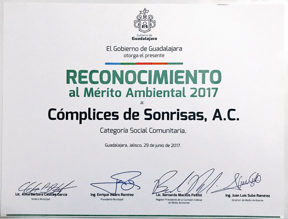 ComplicesAC's tweet photo. GRACIAS @HospitalCivil @ReciclaVsCancer hoy nos distinguen con el "Reconocimiento al mérito ambiental 2017" @IJASJalisco https://t.co/WSphdrROBT