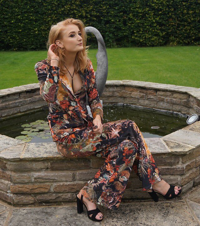 Liv🌹 tweet media