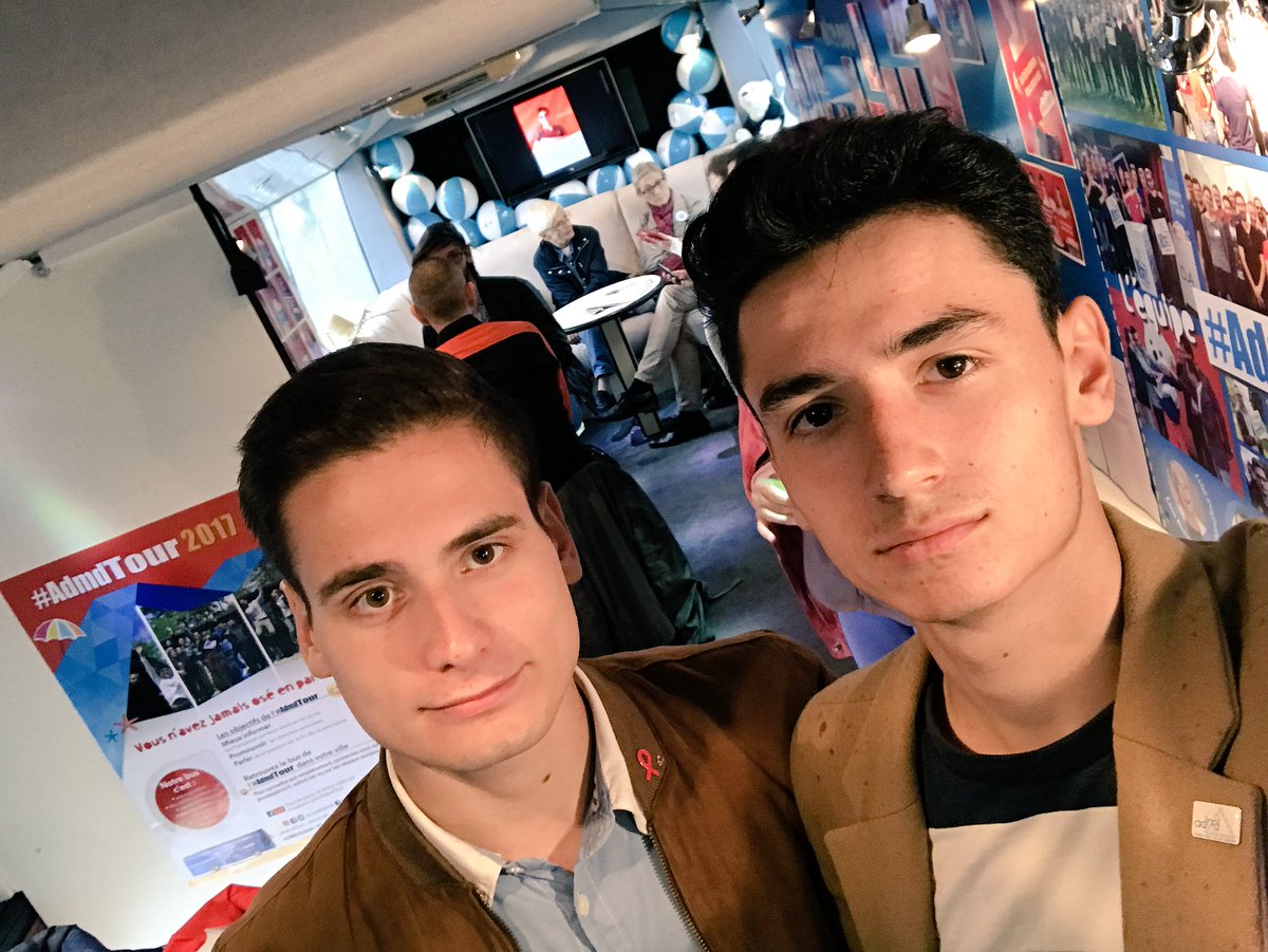 ThomasMonteiro_'s tweet photo. Venez à la rencontre des @jeunesadmd dans le bus de l’@AdmdTour, place de la République à @Paris ! #ProChoix #TasTaDa #FinDeVie https://t.co/uKOwuYukxu