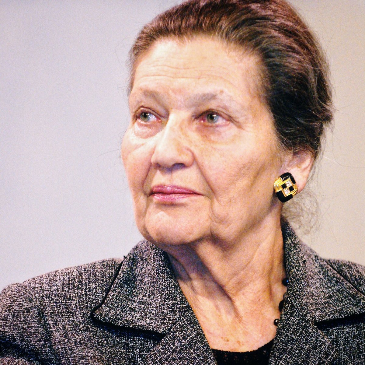 « Simone Veil hissa sa vie vers les idéaux de liberté, de réconciliation et de fraternité européenne. » m.facebook.com/FrancoisFillon…