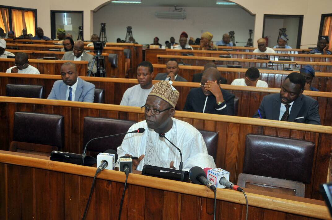 J'ai exposé à l'Assemblée Nationale les grandes orientations budgétaires du projet de loi de finances exercice 2018. #Benin #Wasexo