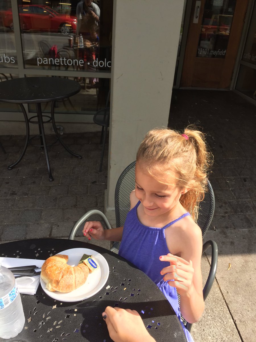 DrAmyBSullivan's tweet photo. A #CLE gem and pure joy in a little girl in #littleitaly thanks #prestis! #gratitude #joy #Mindfulness #enjoy https://t.co/d1tyqgGpdc