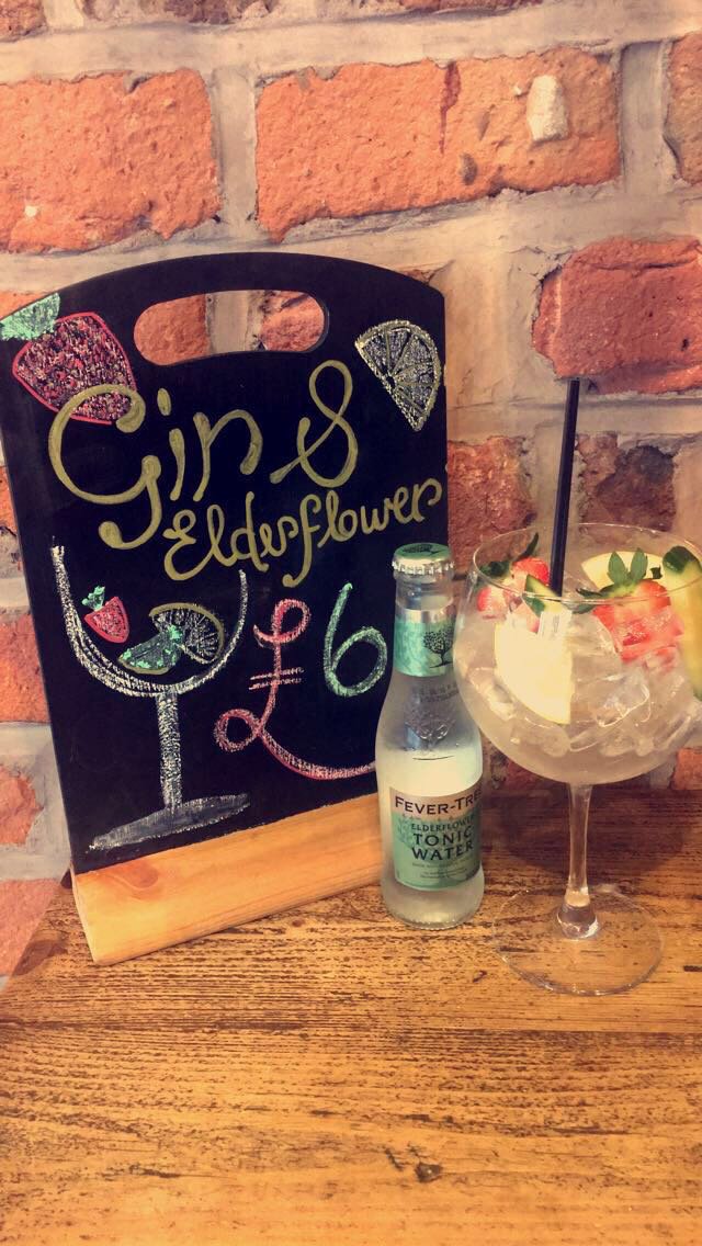 Playfoots's tweet photo. It's Gin O'Clock!!! And thank you to Leanne for creating the art!! #ManagersAtWork #Gin oh my mouth has gone dry now! https://t.co/D5EXh8LRIH