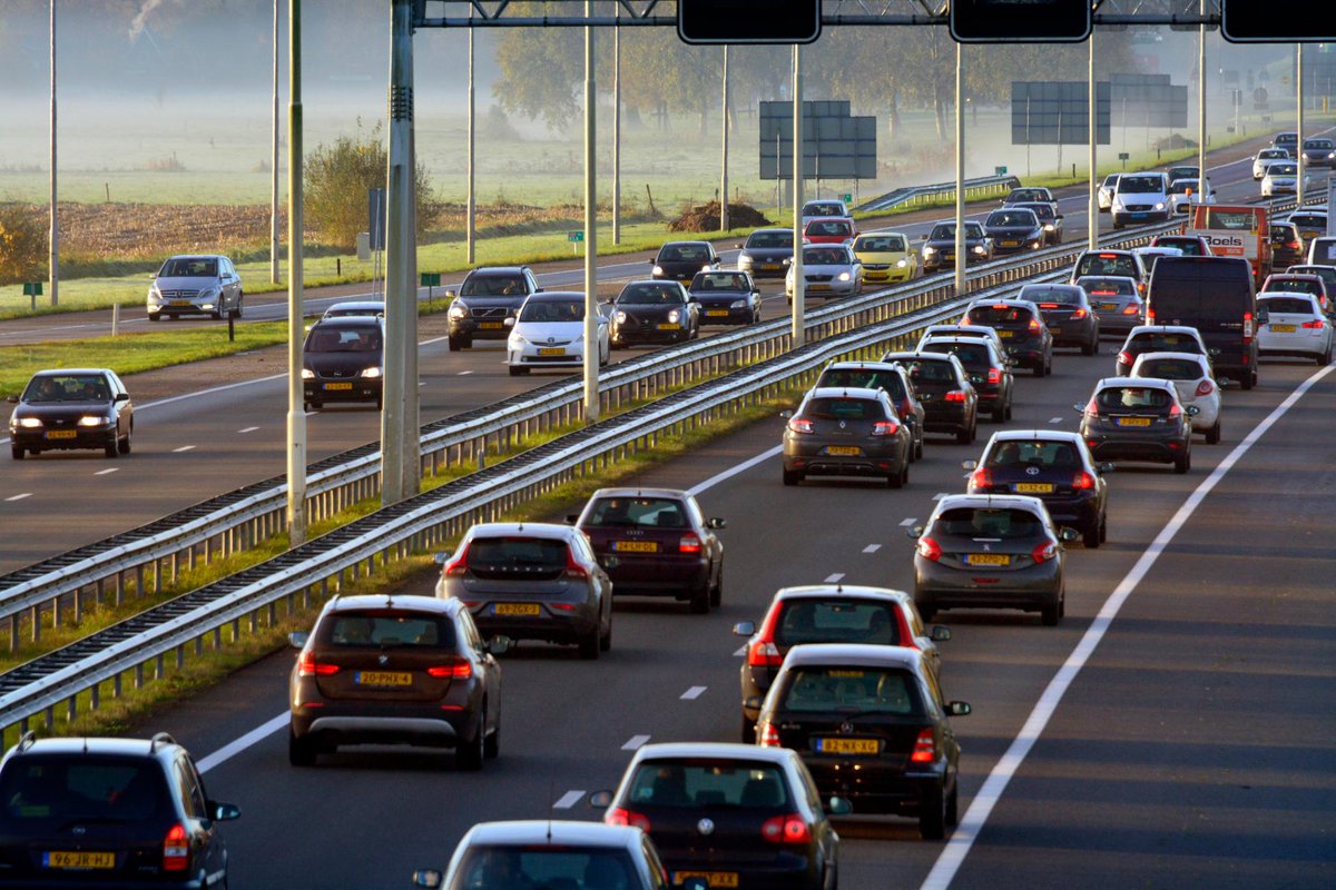 Om de doorstroming van het verkeer te verbeteren, starten wij op 1 juli met de verbreding van de #A27 en de #A1 bit.ly/2sUxNjS