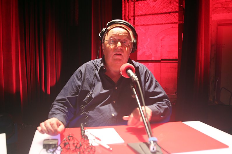 GrossesTetesRTL's tweet image. Une Grosse Tête qu'on a interdit de cassoulet pour éviter qu'il fissure les murailles @BernardMabille