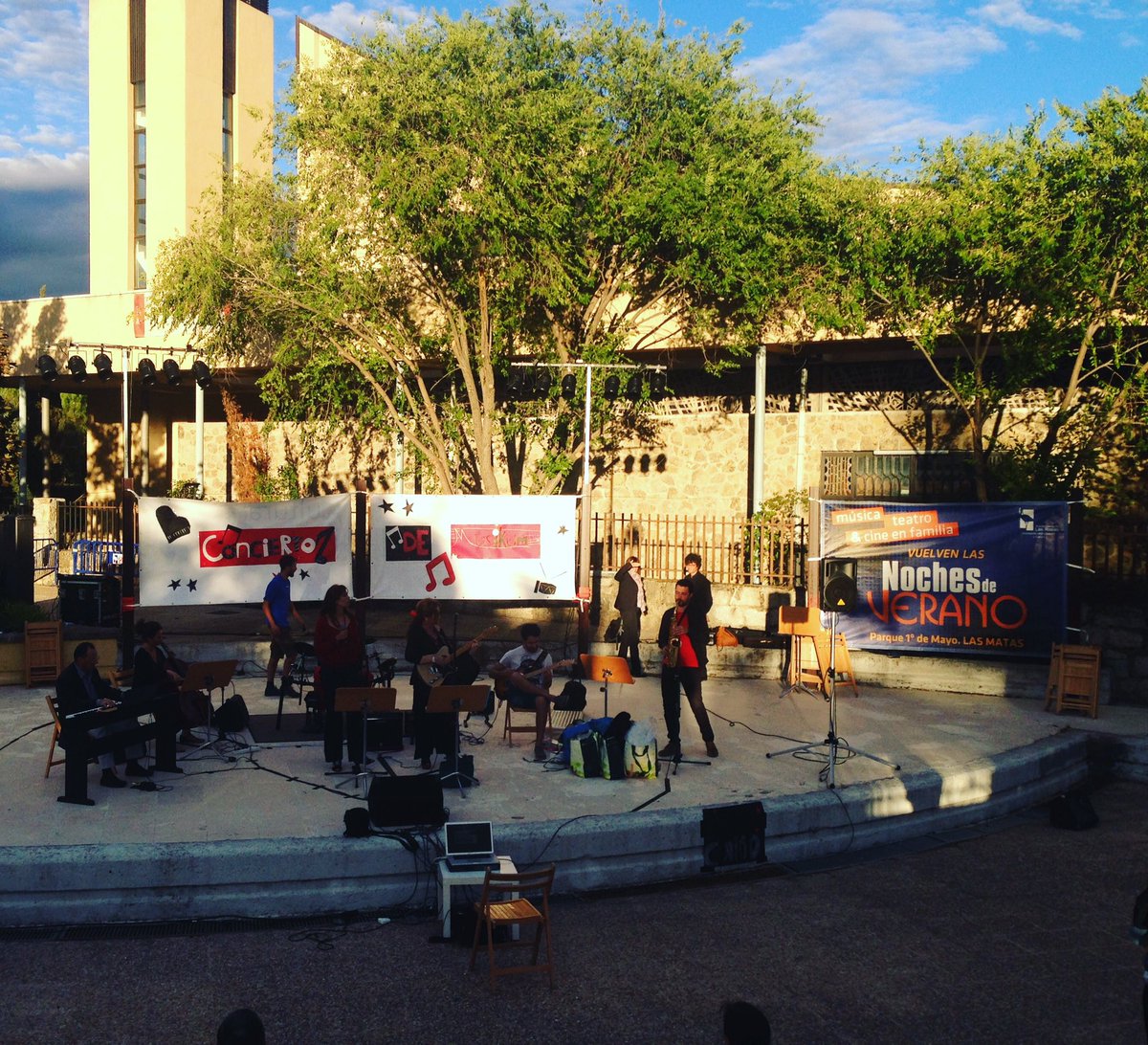 EscuelaMusikum's tweet photo. Ya en la #pruebadesonido ¡En media hora empezamos! #concierto #musikum #NochesdeVerano #verano2017 #LasRozas #LasMatas https://t.co/vv0xlh4lLY