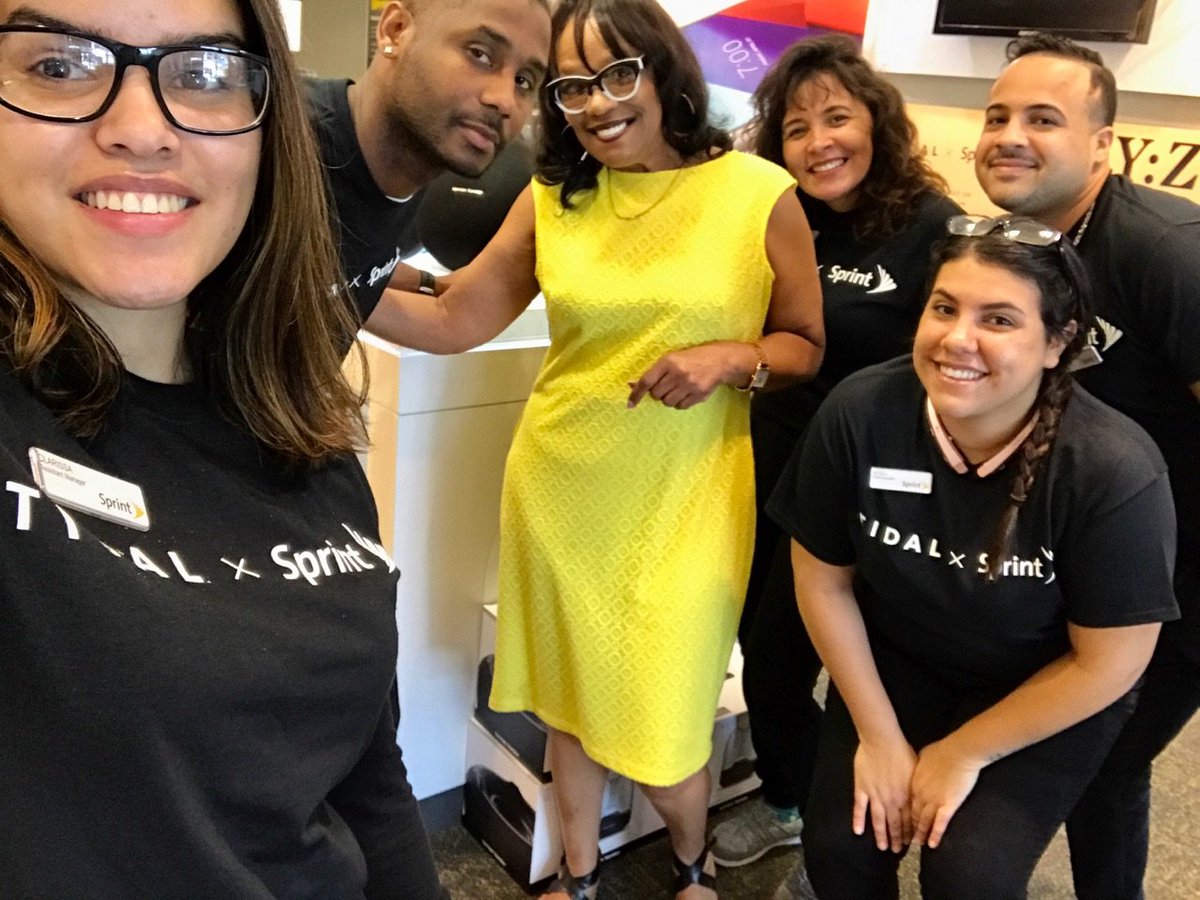 sprint1093's tweet photo. Amazing visit today from @Harris796Harris thank you for all the support. Store 1093 https://t.co/iL4hLvuHBW