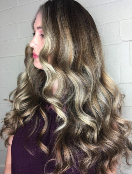 WellaColorCharm's tweet image. Go for the full glam look 👩🏼✨ with this stunning color by @myhairfixation using #WellaColorTango 7NN in Roasted Pecan.