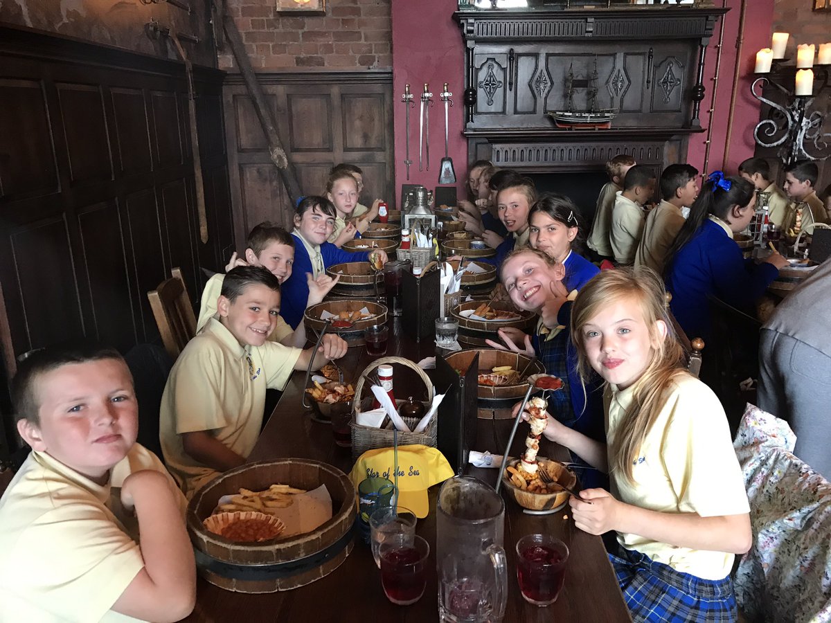 OLSSMissHahnel's tweet photo. After a busy morning we couldn't wait for lots of yummy food! @smugglerscoveL @olssMrsJ @OurLadyStarSea https://t.co/pfduonqlCL