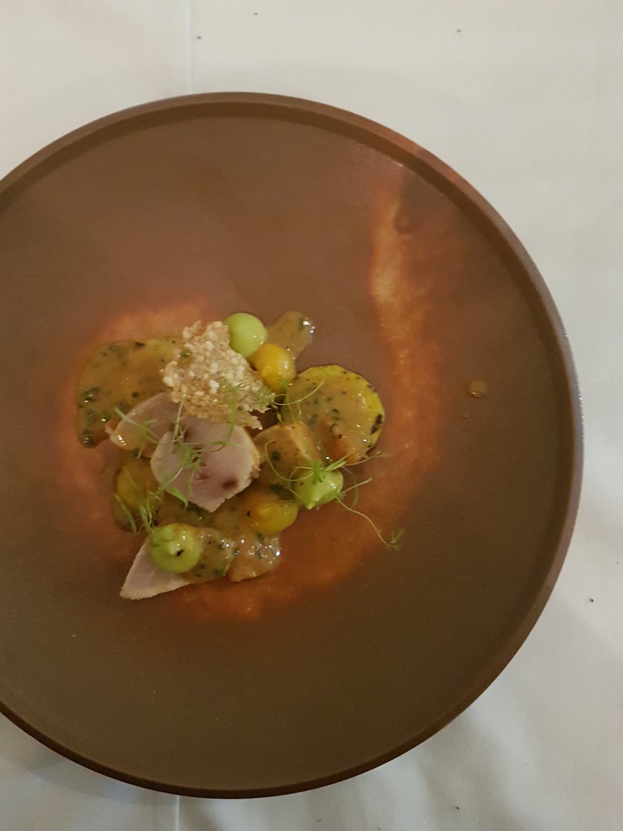 2muchloveliness's tweet photo. Courses two to five with #OneIngredientsa by @MattManningChef. And goodness I've been drinking amazing wine from @BouchFinlayson. https://t.co/sOIqydttmU