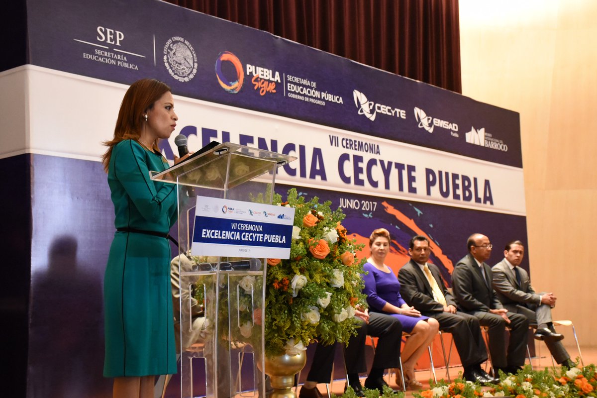 CECyTEPUE's tweet photo. Porque reconocemos el Desempeño Académico de nuestros #Estudiantes, iniciamos la VII Ceremonia a la #ExcelenciaCECyTE 2017 https://t.co/yADQVph7Ot