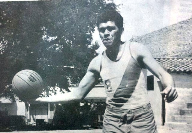 arcabasketpy's tweet photo. Entrevista a César Fernádez. Sus inicios, mejores recuerdos y más. "Nuestro basquet hoy es exitista y momentáneo" :
https://t.co/ITriJ3OYDp https://t.co/hdlsZFzwUA