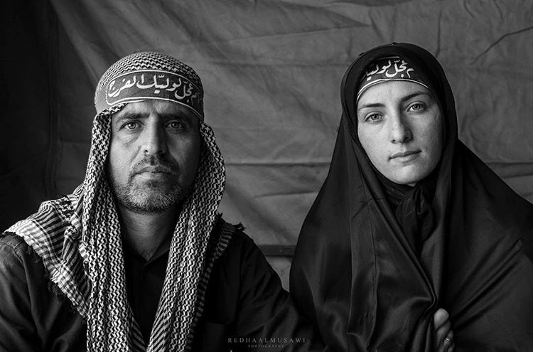 Summospiritus_'s tweet photo. زائر عراقي من جنوب العراق مع زوجته متوجِّه إلىٰ كربلاء في أربعين الإمام الحُسين عليه السَّلام بعدسة رضا الموسوي.
#FaceIQ
#Iraqesque https://t.co/Ox1fHc8z2i