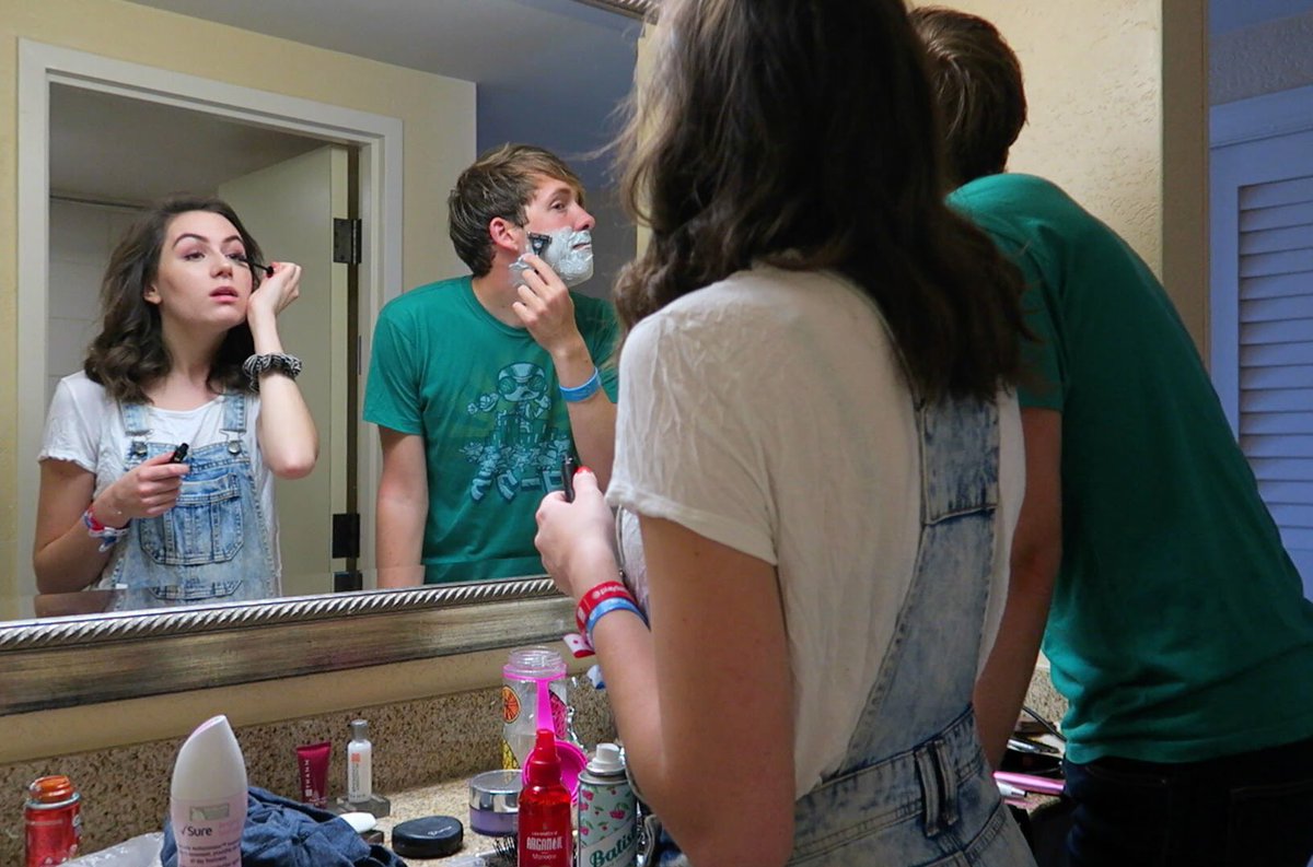 doddIexoddIe's tweet image. — How real /models/ get ready in the morning.