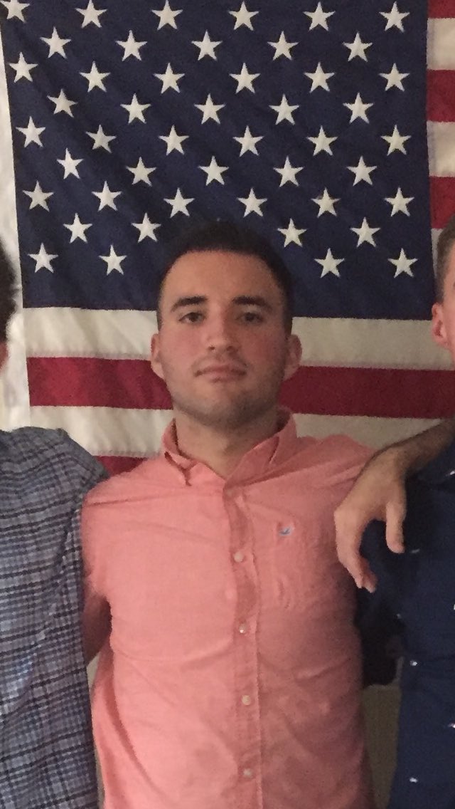 jsperry_9's tweet photo. RIP to this beardless beaut #bringitback #maketravisbeardlessagain https://t.co/CKSIK8ODJo