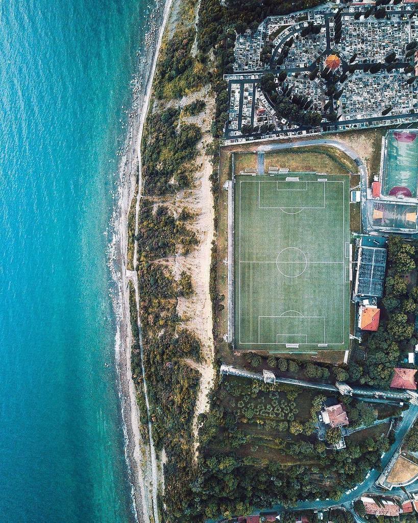 Amazing Soccer Playground Photography by @barnadrift 
#aerial #dreaming #soccer #undergroundfc #fubizfc #urbansocc… bit.ly/2sutIzl