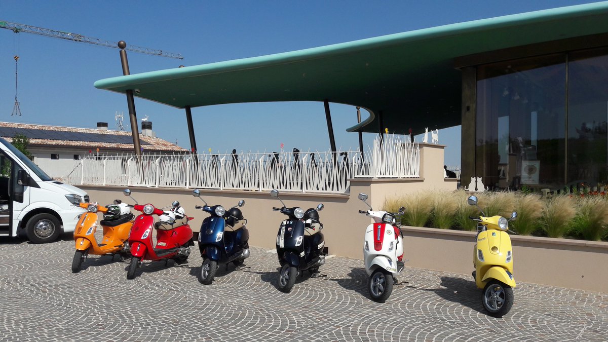 Guidopolis_RN's tweet photo. Un giro in #Vespa tra le colline della Romagna? 😎 >>>> https://t.co/ZaLeDs8oID 🛵🛵🛵 #RealVespaTour #VisiteGuidate #Destinazioneromagna https://t.co/mYx4InjgH9