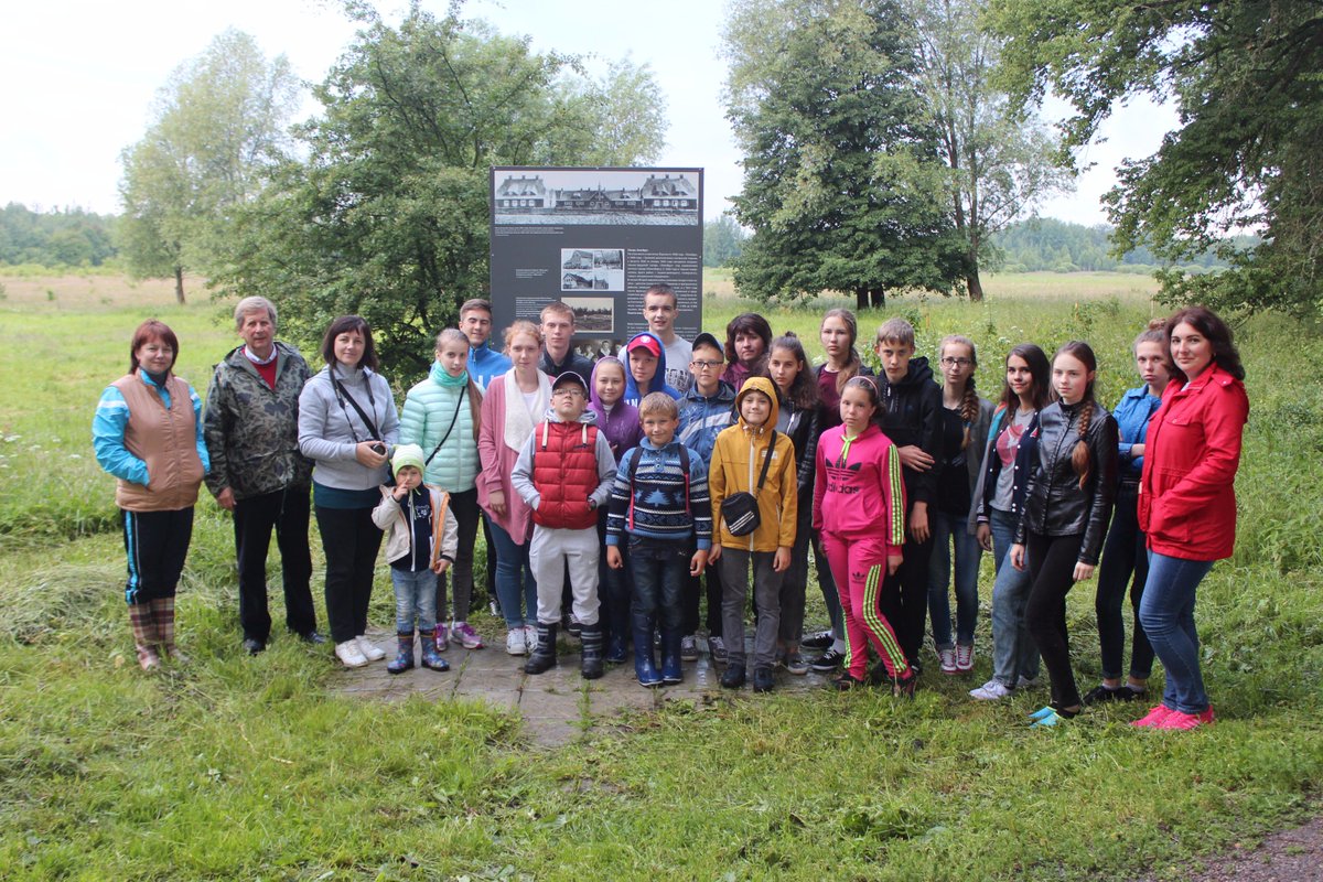 ecokld's tweet photo. Пионеры приеха��и в пос. #Громово Калининградской области. На Большое моховое #болото. https://t.co/8dXskwT2vL #экология https://t.co/WirUO6r5EZ