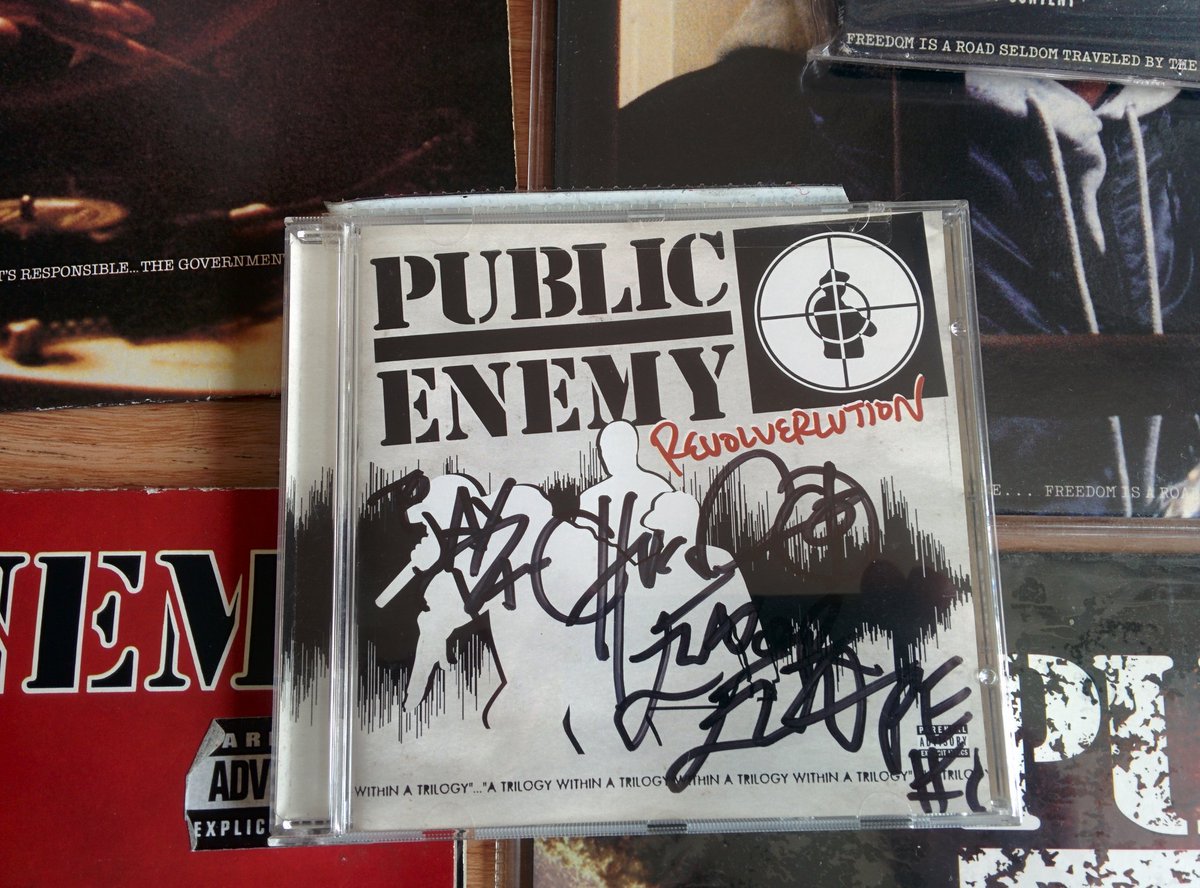 IAKOTECH's tweet photo. @MrChuckD Thanks MistaChuck & PE for the new material & all the years of Bringin' the Noise! #FTP2017 #PE1 https://t.co/PSeaDbTsOV