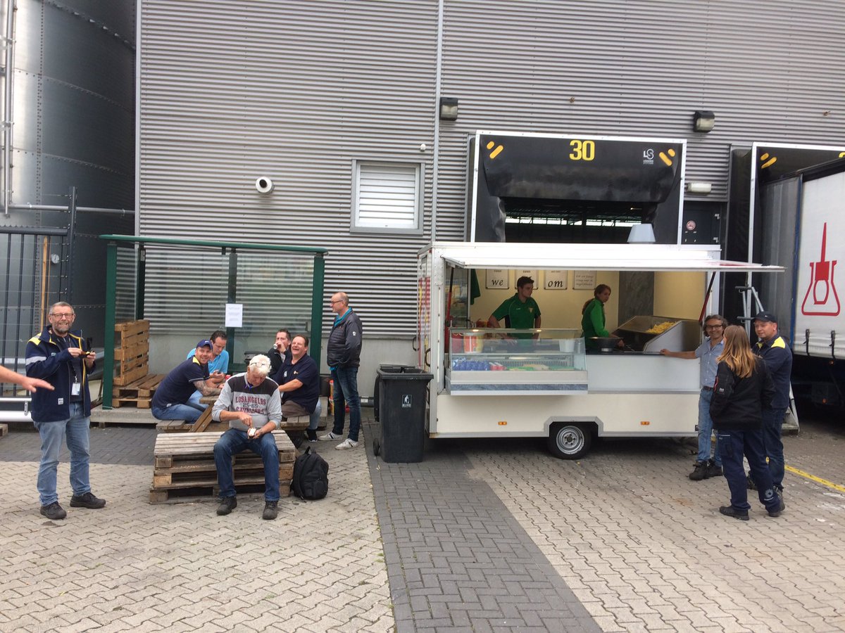 Een frietje voor al onze medewerkers om de welverdiende vakantie in te luiden!