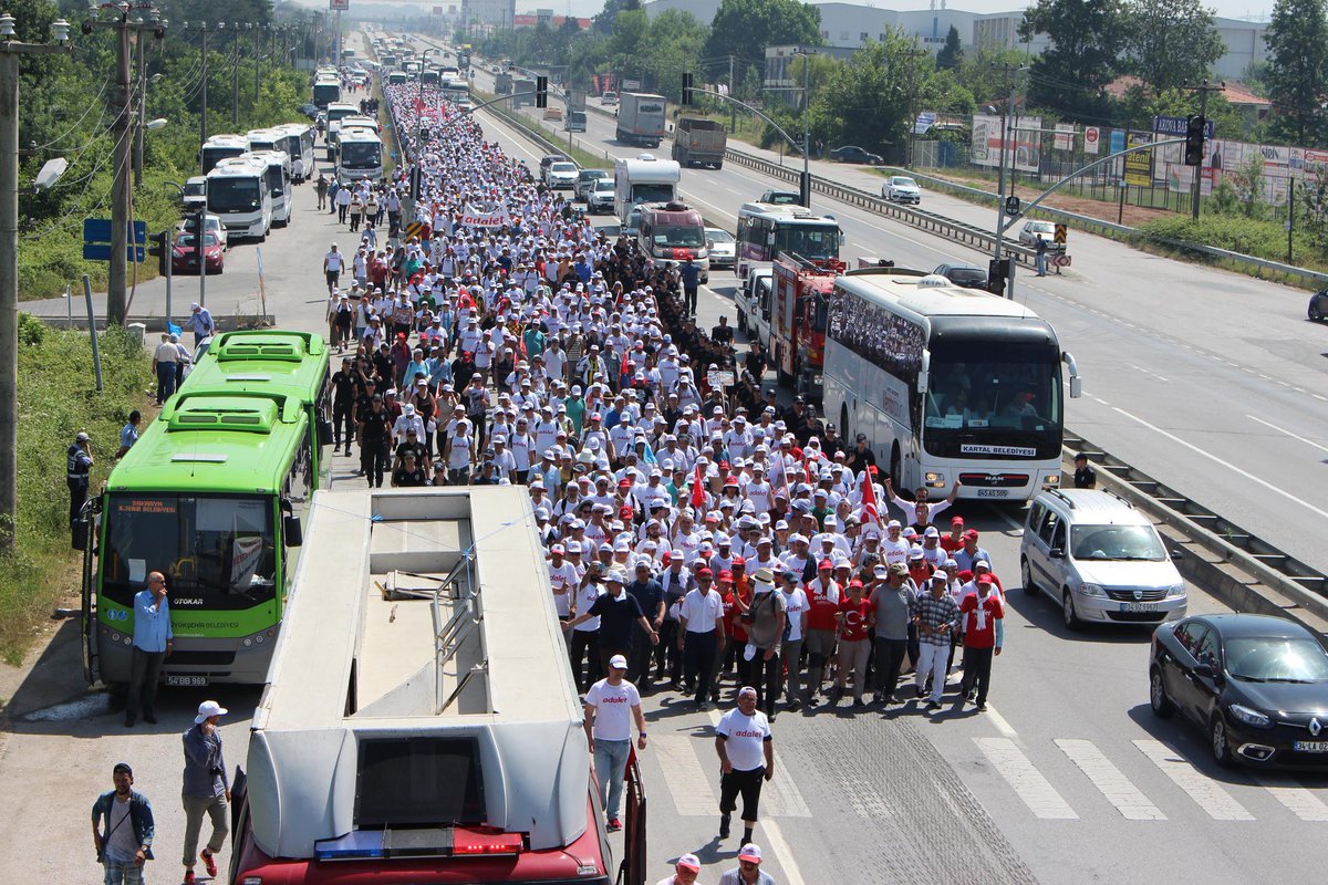 muratcinar's tweet photo. #Turchia:giorno 16 della "marcia per la giustizia" da #Ankara a #Istanbul,nonostante 45 gradi migliaia di persone in cammino #AdaletYürüyüşü https://t.co/lYrdTSEcdc