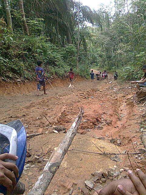 PosperaJambi's tweet photo. Air Terjun Bukit Batu Sei Manau Kab Merangin Jambi yg Butuh Perhatian Pemerintah @jokowi @KemenPU @Kemenpar_RI https://t.co/ffhuxiZyTF