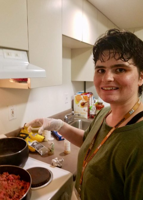 DanMarinoFdtn's tweet photo. Pasta was on the menu when participants cooked a group dinner during Week 3 of The @DanMarinoFdtn #IndependentLivingProgram at @FIU dorms! https://t.co/mS2y1fe2Wy