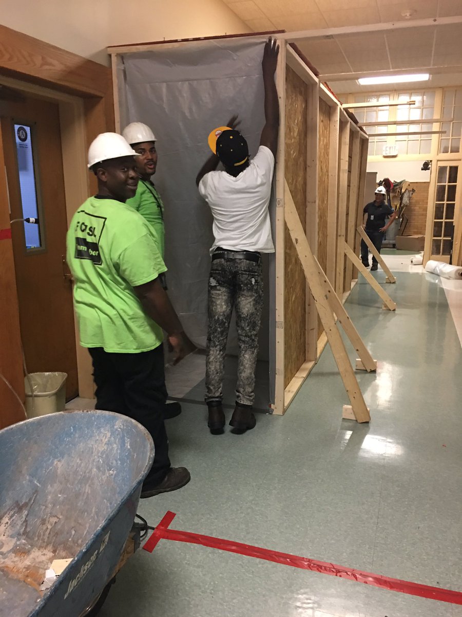 lampman_kelly's tweet photo. Construction took over my space #sharedspaces #caniworkfromhome #loudnoises https://t.co/W9hVB3d21V