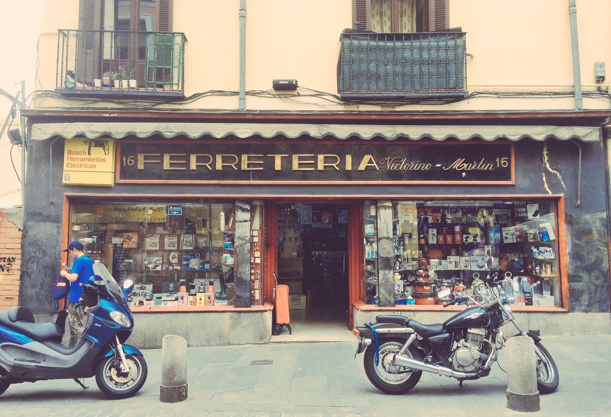 Unsereno's tweet photo. Y mientras tanto en la calle Embajadores...
#todosereno https://t.co/UNLB9IUizm