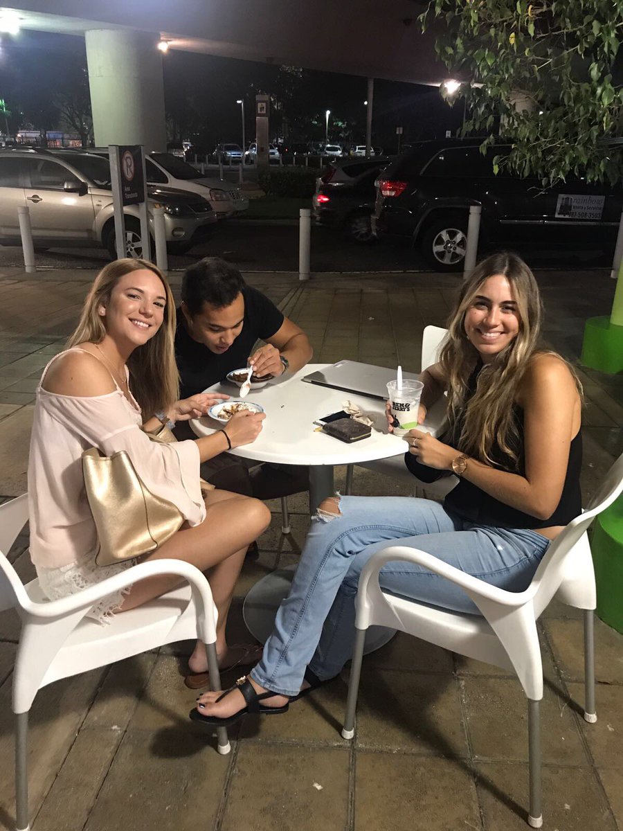 HDPuertoRico's tweet photo. 🍦 Fundraiser en Ben & Jerry's 🍦 ¡Gracias a todos los que se dieron cita y nos brindaron su apoyo! #JuntosSomosMásHD #FHPR https://t.co/4G7D4jyGxj