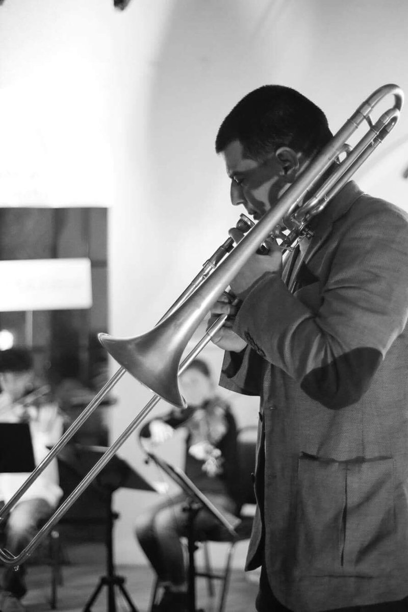 contrajazzymas's tweet photo. @vcorreajazz presentando "Strong Bone" a #cuarteto de #cuerdas y #trombón en @CASADECOAHUILA presentado por la @ONJMX. #foto @Lordoberman https://t.co/nSwQEE4rEn