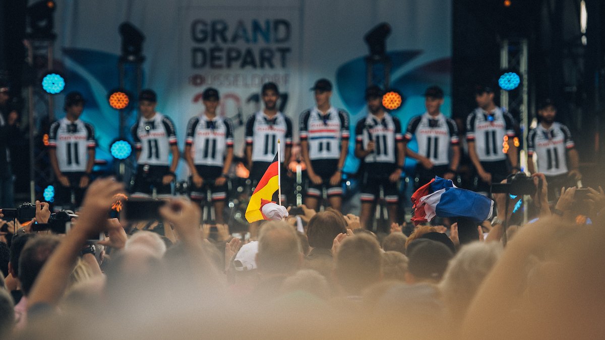Take another look at the official <a href="/LeTour/">Tour de France™</a> Team Presentation in our latest #InsideOut gallery. 

📸 teamsunweb.com/inside-out-tdf