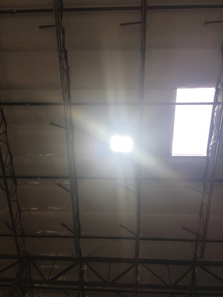 KeelerMonty's tweet image. #TitanLED Hennessy LED high bay in use next to skylight is brighter from 40&apos; than sunlight.