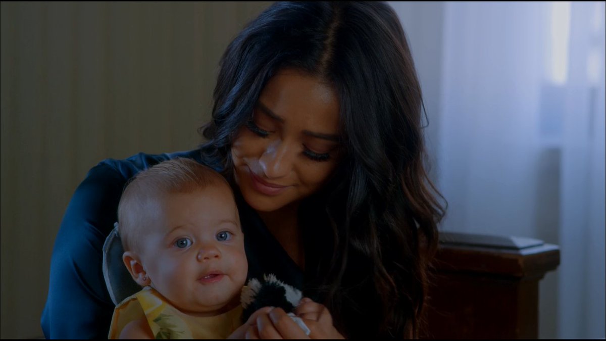 _SOU1MATE_'s tweet image. How are you after the PLL finale? 😔❤ @shaymitch #PLLGoodbye #EmisonFamily