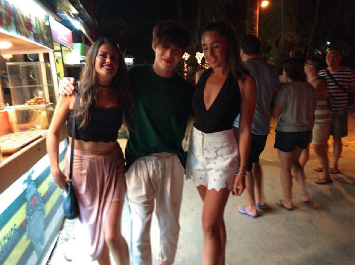 dphyjin's tweet image. w/ boracay models.