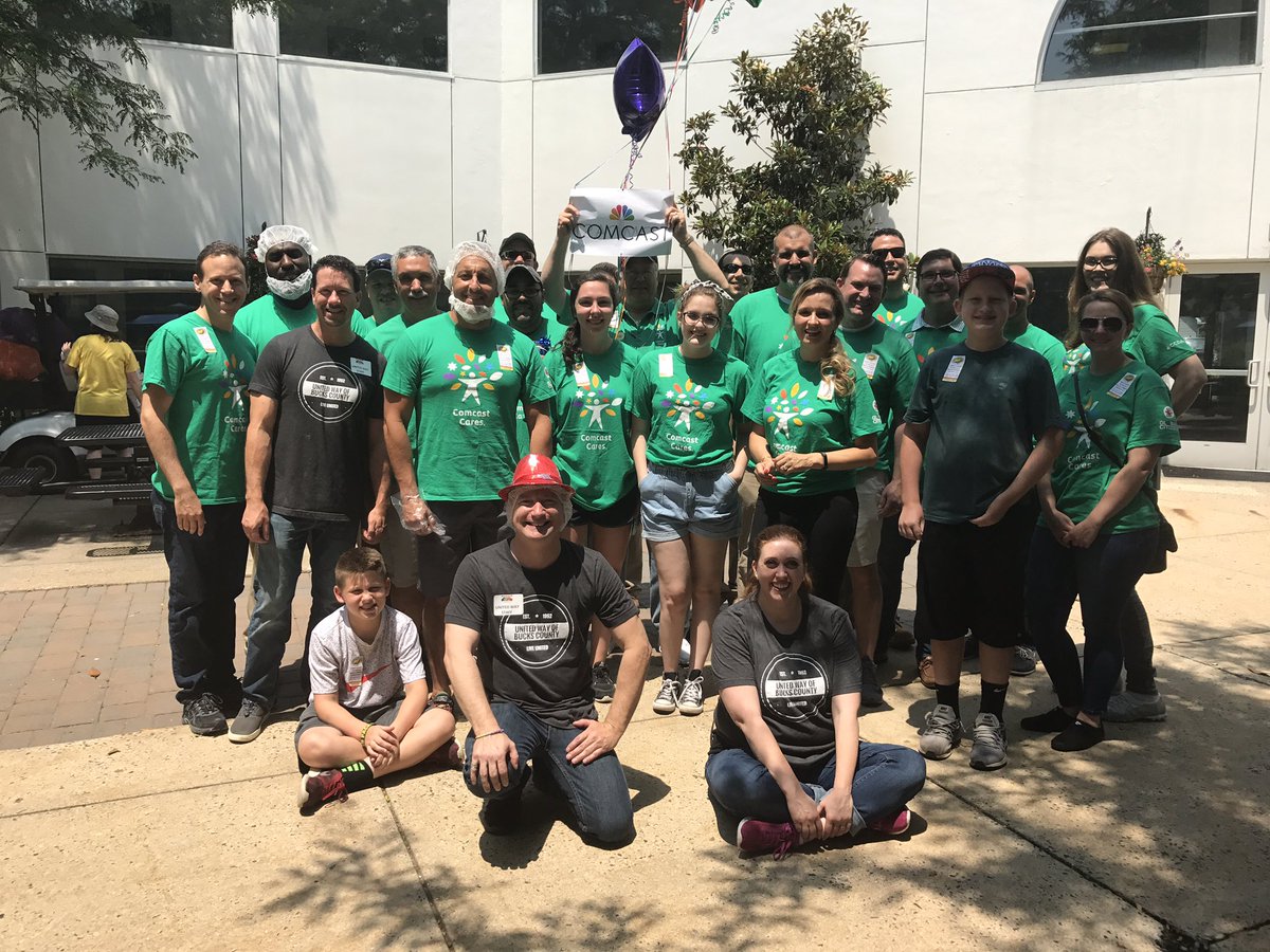 bjeter97's tweet image. Felllow Comcasters prep meals for those food insecure in Buck!  UW Bucks 👊🏻Out Hunger @UWBucks @ComcastPhillyNJ