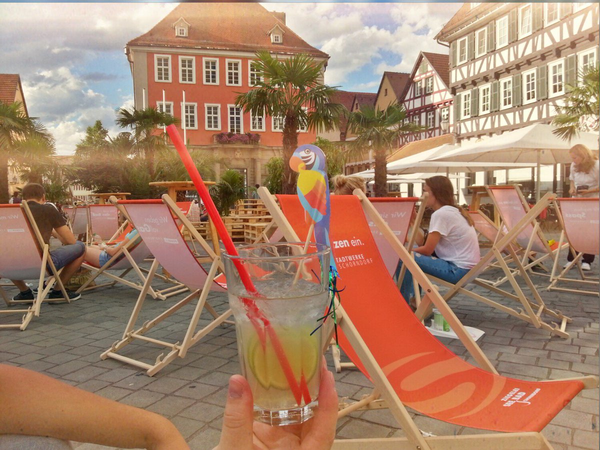 WalkerS39349464's tweet photo. Heute Mitternachts-#Shopping in #Schorndorf. Bis 12 Uhr offene Geschäfte, #livemusik und #Cocktails https://t.co/7qoMVEaLim