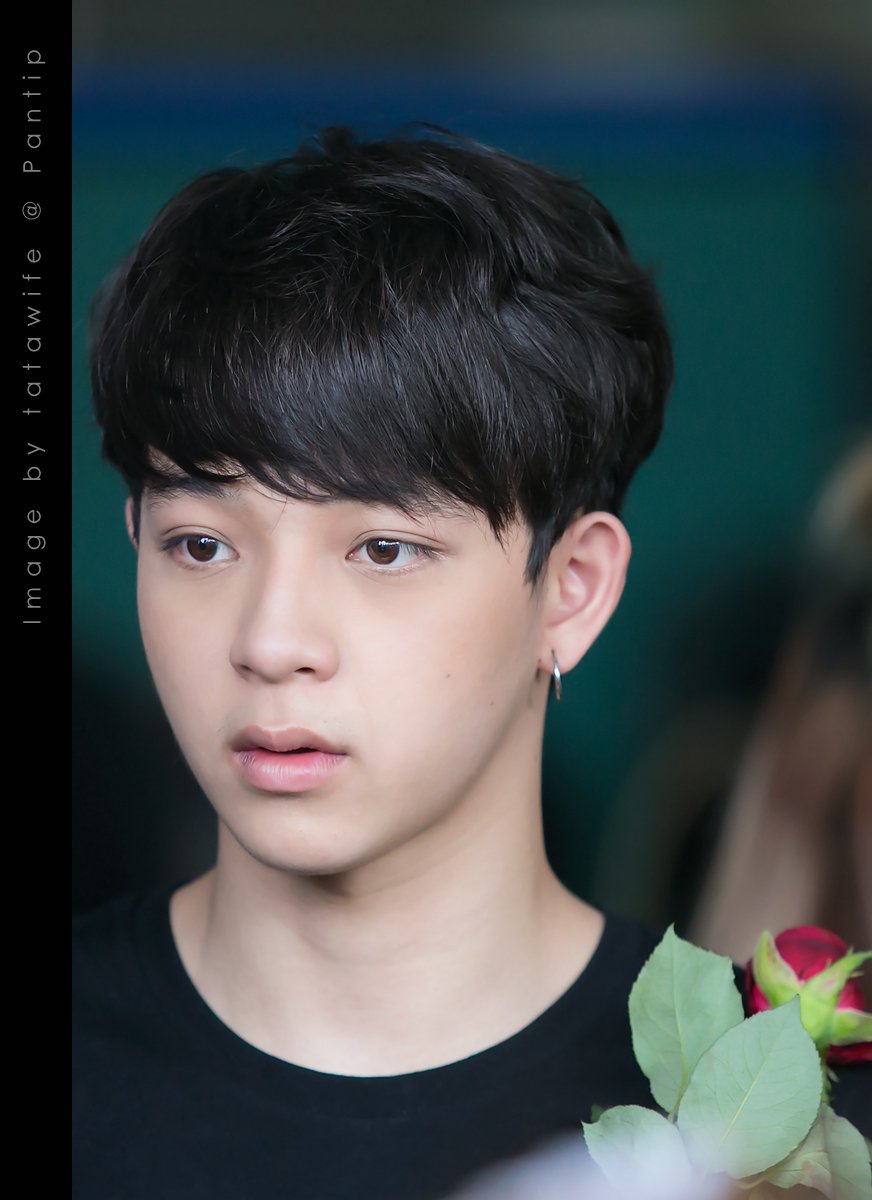 KarlTatawife's tweet photo. อัดรายการ #เรื่องร้อนออนไลน์ #2Moonstheseries [30/6/2017] เพิ่งถึงบ้าน ดึกมากกกก ถึงบ้านก็ง่วง ขอทำส่งแค่นี้ก่อนน๊า #บาสเด็กอ้วนที่แท้จริง https://t.co/cAQS9fSaqk