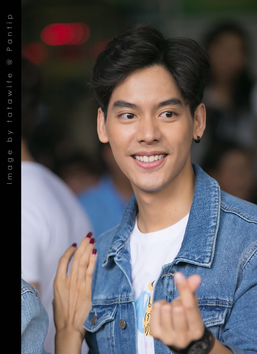 KarlTatawife's tweet photo. อัดรายการ #เรื่องร้อนออนไลน์ #2Moonstheseries [30/6/2017] เพิ่งถึงบ้าน ดึกมากกกก ถึงบ้านก็ง่วง ขอทำส่งแค่นี้ก่อนน๊า #บาสเด็กอ้วนที่แท้จริง https://t.co/cAQS9fSaqk