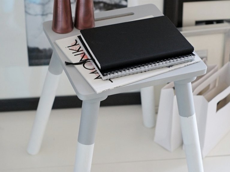 ¿Quieres darle una nueva imagen a un cómodo taburete? No te pierdas este truco => dwnda.me/pintartaburete