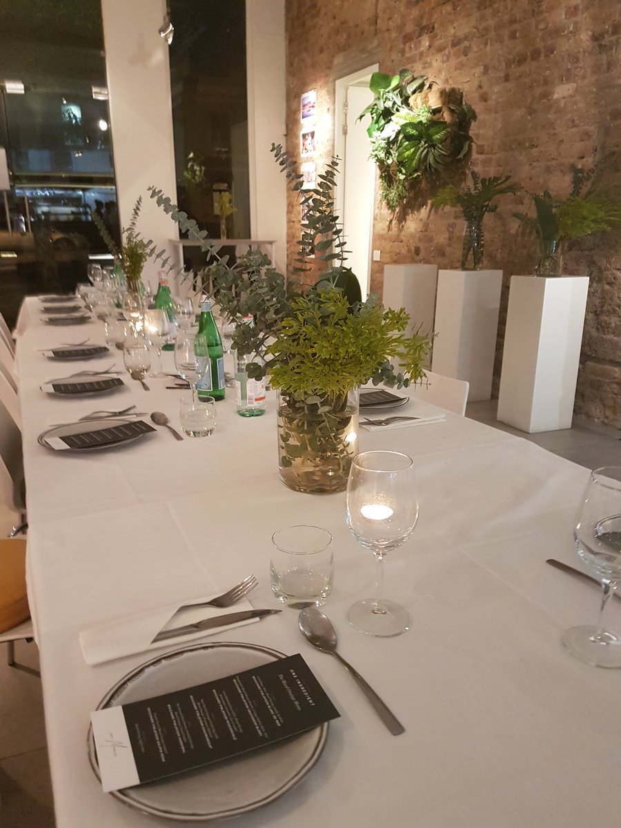 2muchloveliness's tweet photo. We're at #OneIngredientsa with @MattManningChef for the ingredient tonight is Blood Orange. Stay tuned for the next six courses! https://t.co/GBKiig73UR