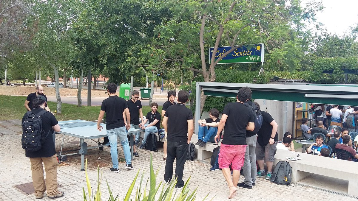 davidcastello's tweet image. Momento cervezas en #desymfony