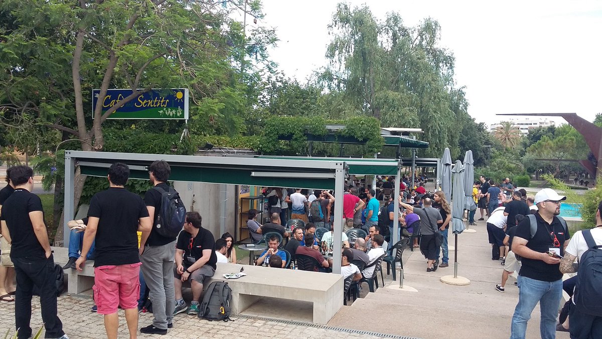 davidcastello's tweet image. Momento cervezas en #desymfony