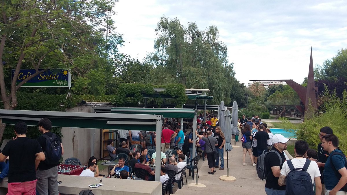 davidcastello's tweet image. Momento cervezas en #desymfony