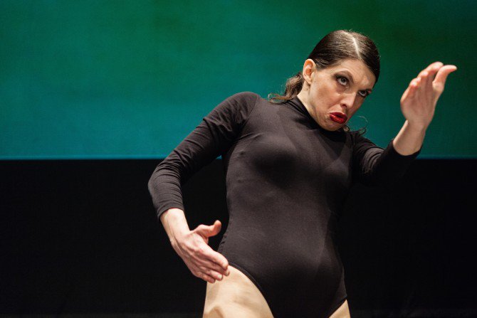 En un hora comienza Uro , de Anna Natt #danza sobre la masculinidad de la tauromaquia en <a href="/DTespacio/">DT Espacio Escénico</a>  entradas en el 915217155