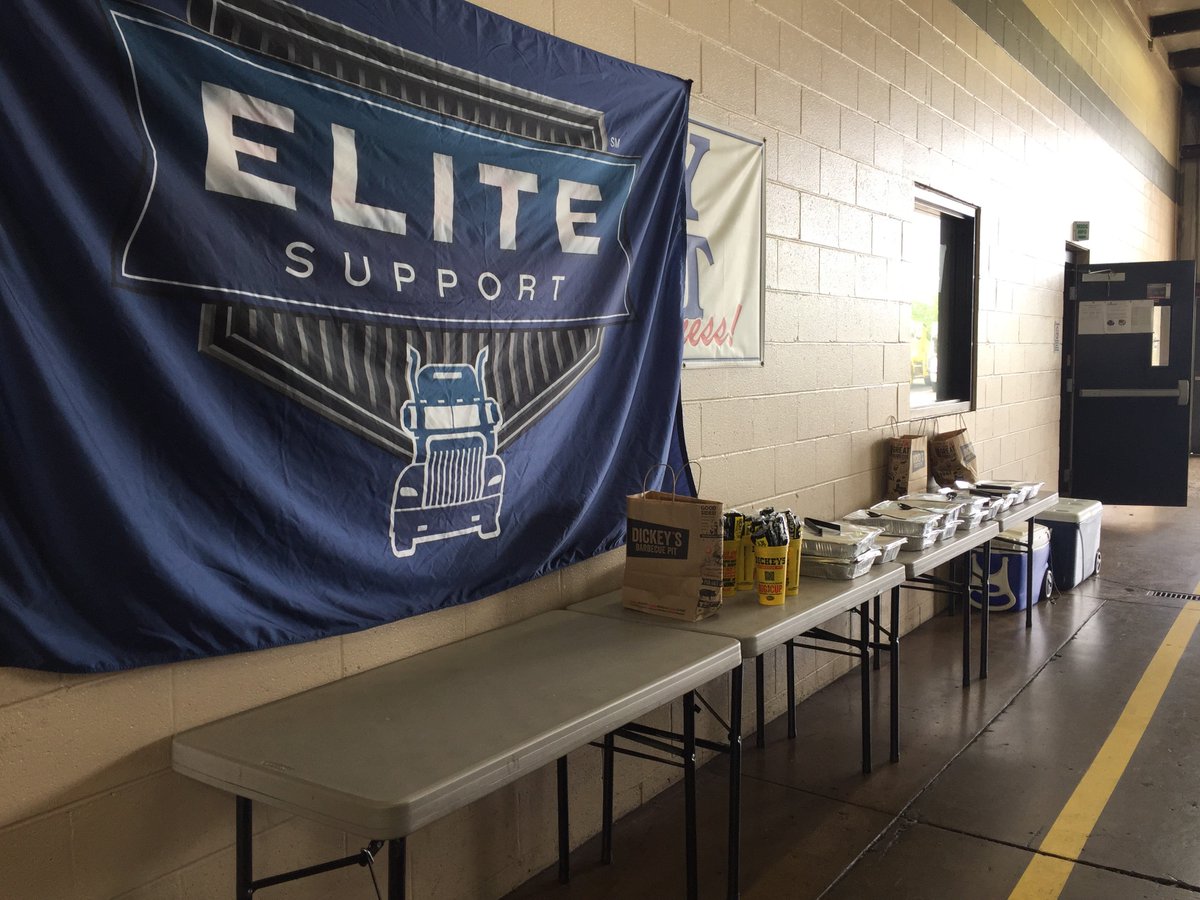 FleetMaintenanc's tweet photo. We Celebrate our Recertification as an ELITE Dealer with @Dickeys #Freightliner #Westernstar #Buffalo @DaimlerTrucksNA https://t.co/EOwj0UinP8